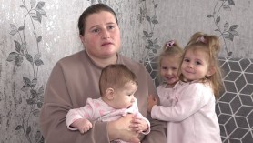 Fără bani şi fără casă. O familie cu patru copii riscă să rămână pe drumuri, în plină iarnă